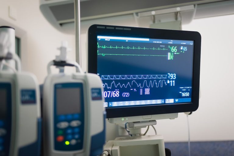 How to Read Heart Rate and Vital Signs on a Hospital Monitor